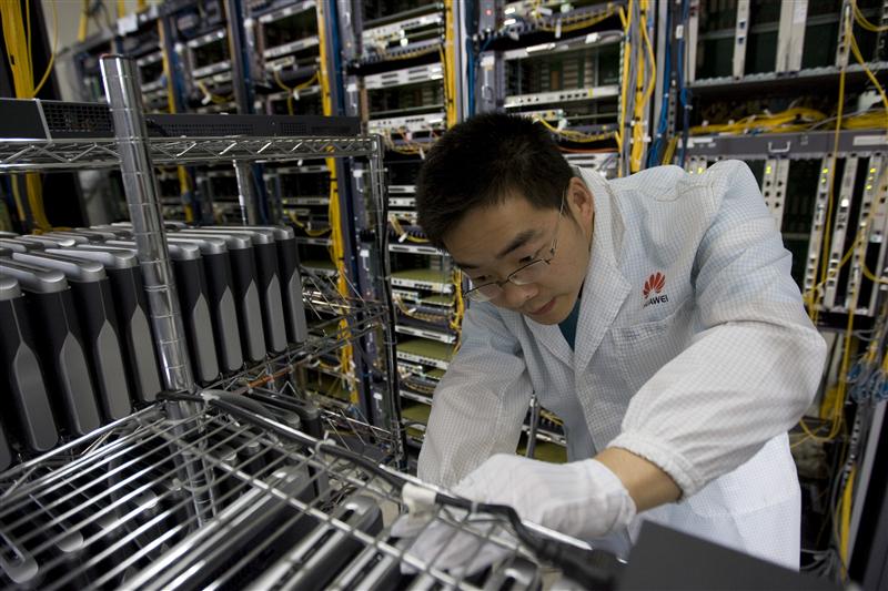 MEC: Producătorul chinez de echipamente IT&C Huawei investeşte 200 milioane euro în România