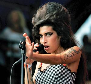 Amy Winehouse: moarte accidentală, cauzată de abuzul de alcool
