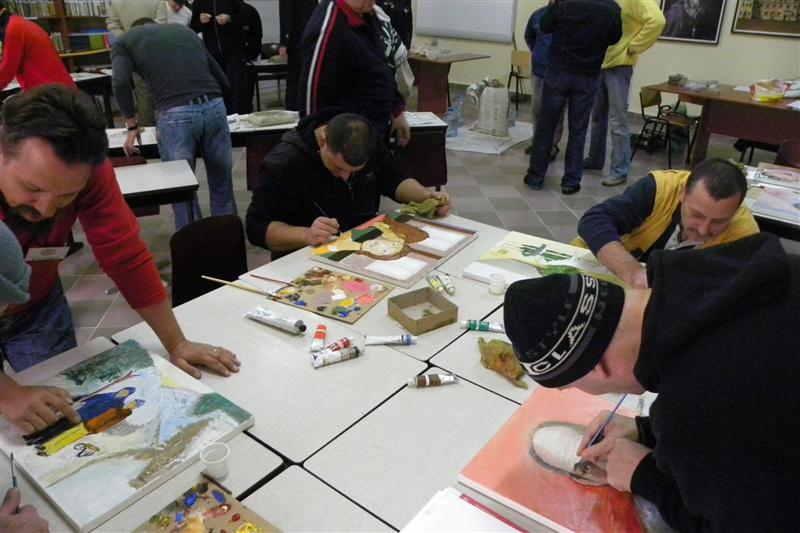 Deţinuţii din Gherla au învăţat să picteze şi să sculpteze FOTO