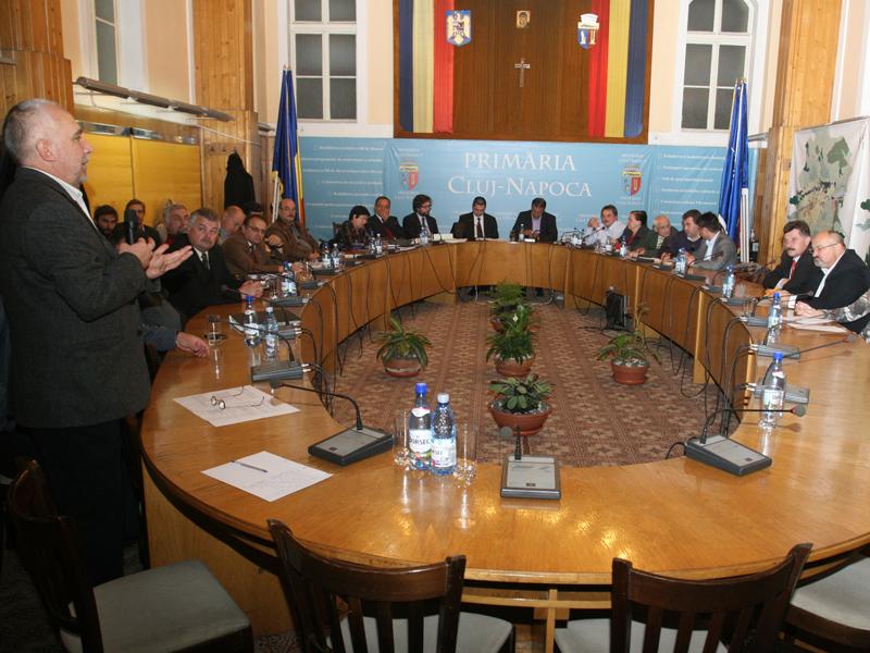 Interes minim pentru PUG: doar şase consilieri la întâlnirea cu arhitecţii     