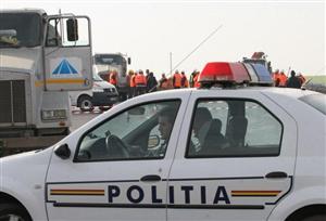 Accident la intrarea pe autostrada Transilvania; două maşini implicate, trei persoane rănite, circulaţia blocată două ore