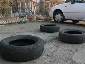 Şoferii s-au înghesuit în service-uri: majoritatea maşinilor din Cluj au anvelope de iarnă VIDEO