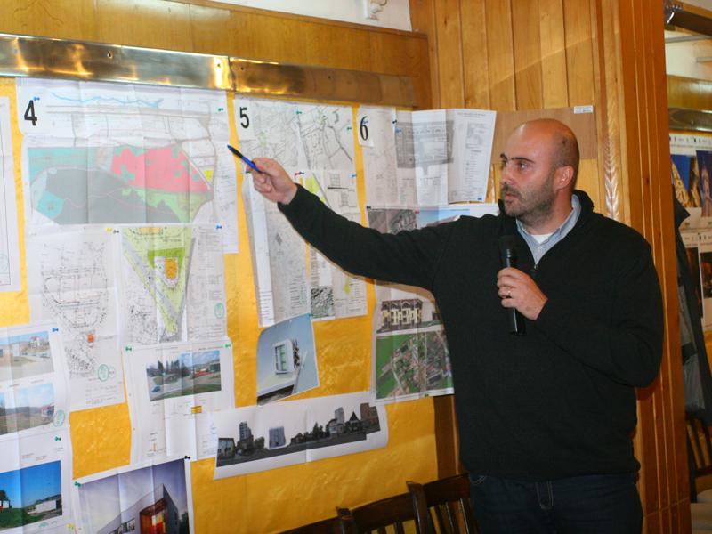 Clădire de birouri lângă Muzeul Etnografic