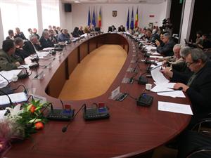 Consiliul Judeţean ia la verificat licitaţiile ultimilor şapte ani