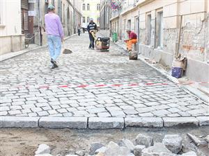 Contractul de achiziţie a pietrei cubice pentru pietonalele Clujului, verificat de procurorii DNA