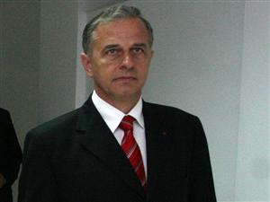De la Cluj, Geoană pare ca şi exclus din partid