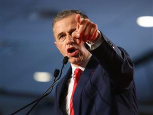 Geoană, executat de 50 de “tovarăşi”