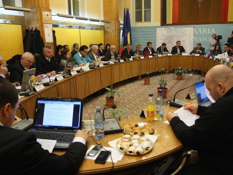 Consiliul Local se întruneşte marţi, fără primarul Apostu. Vezi ordinea de zi