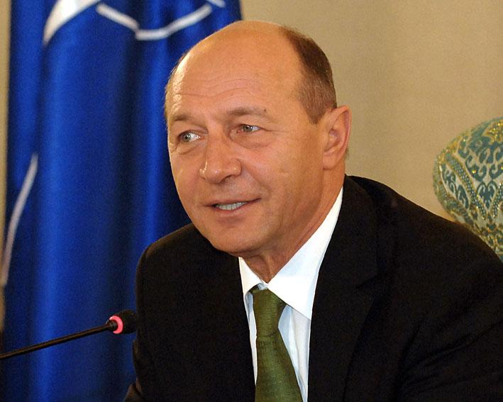 Băsescu le mulţumeşte notarilor pentru ceea ce fac pentru România, români şi lege