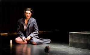 One-woman show la Fabrica de Pensule