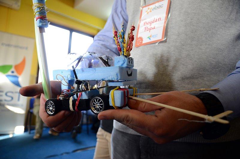 Studenţii de la UTCN au construit roboţi şi planuri de apărare în avalanşe