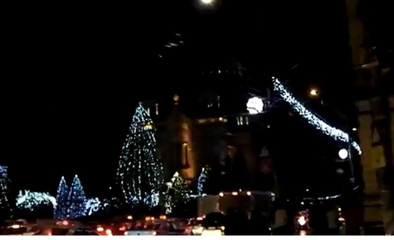 Iluminat de discotecă pe străzile din centrul Clujului după o avarie electrică VIDEO