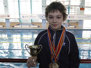 Drumul spre victorie: are 11 ani şi e multiplu campion naţional la nataţie