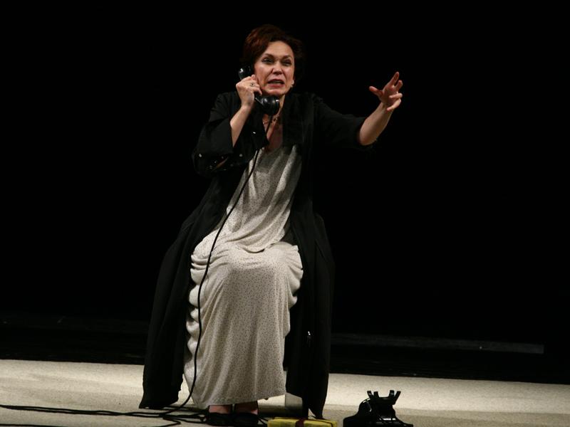 Oana Pellea, aplaudată îndelung pe scena Teatrului Naţional