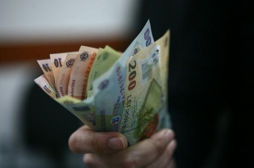 Cozi de zeci de metri şi foarte mulţi nervi astăzi la Trezoreria Cluj VIDEO