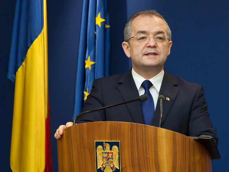 Guvernul îşi asumă alegerile 2 în 1