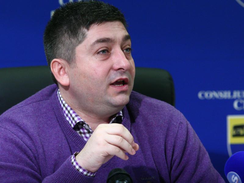 De cine se simte Tişe vânat 