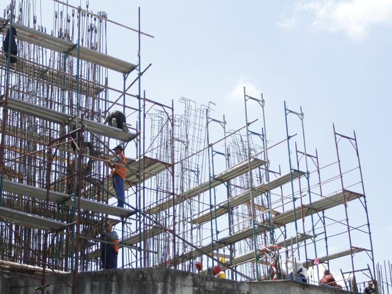 400 de proiecte pe planşete şi în şantier