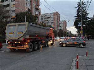 Primăria schimbă foaia cu TIR-urile         