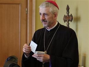 Episcopul Florentin Crihălmeanu: Societatea trebuie să sprijine, prin legi, familia