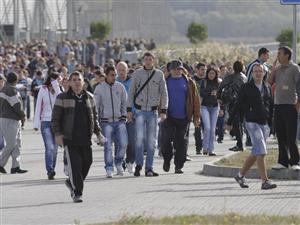 Şomerii de la Nokia vor primi câte 100 sau 200 de euro de la UE pentru haine, tuns şi bărbierit VIDEO