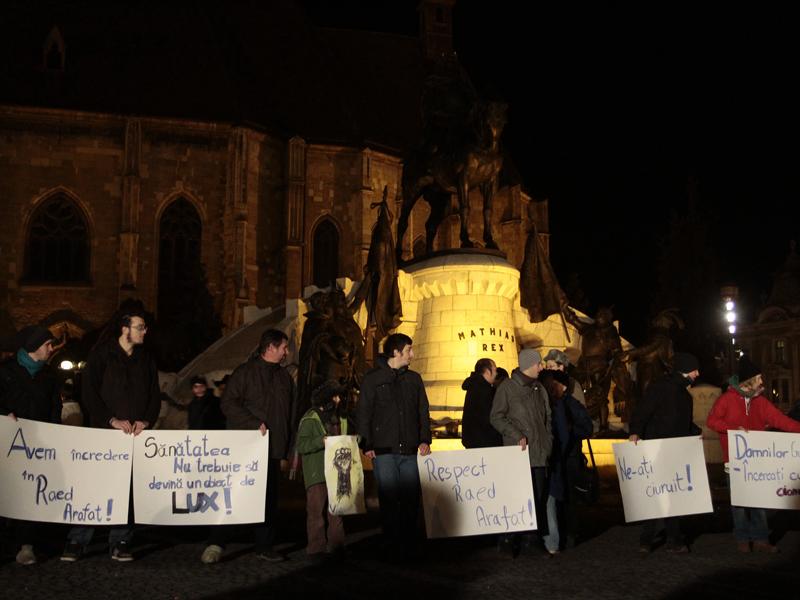 Miting în centrul Clujului: “Respect pentru Raed Arafat!”