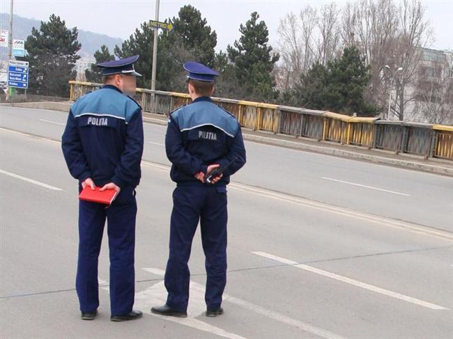 Poliţist clujean judecat pentru că ar fi snopit în bătaie un hoţ