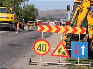  Ţinta administraţiei judeţene în 2012: asfaltarea a 500 de kilometri de drumuri judeţene