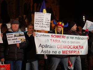 Weekendul a domolit protestele din Piaţa Unirii 