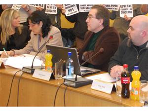 Consilierii USL au refuzat să participe la licitaţiile primăriei