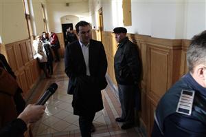 Apostu şi Stoia află luni dacă scapă de după gratii