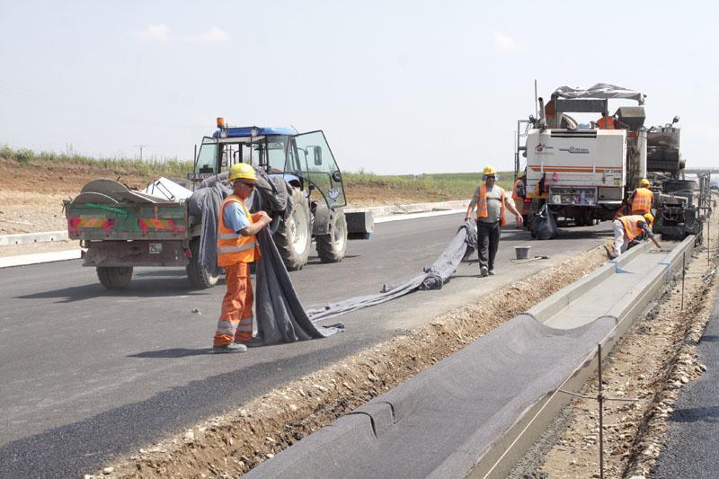 Proiectarea şi execuţia tronsonului din Autostrada Transilvania între Gilău şi Nădăşel, scoase ieri la licitaţie VIDEO
