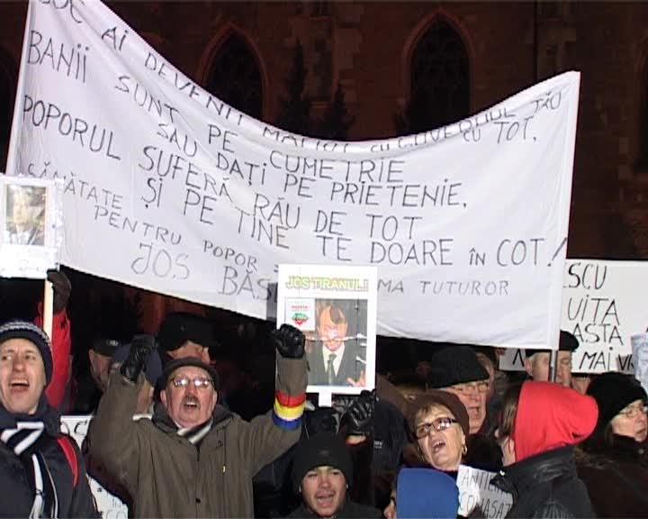 Tinerii clujeni, deranjaţi de politizarea protestelor din Unirii VIDEO