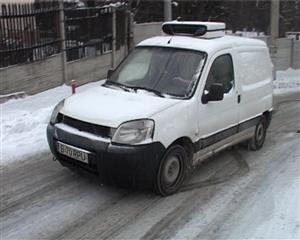 Patinaj pe drumurile din Cluj, din cauza ninsorii VIDEO