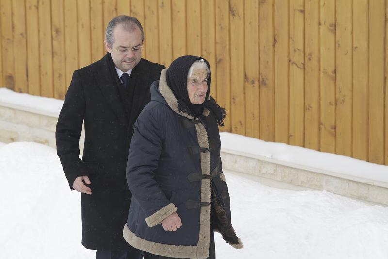 Parastasul de şase săptămâni de la moartea tatălui premierului Emil Boc, astăzi la Răchiţele GALERIE FOTO