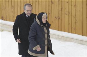 Parastasul de şase săptămâni de la moartea tatălui premierului Emil Boc, astăzi la Răchiţele GALERIE FOTO