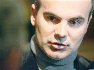 Rareş Bogdan, despre demisia lui Boc: Fiecare picior în fund, un pas înainte. Sau nu?