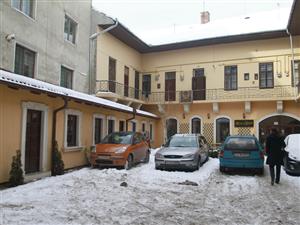 Scandal imobiliar între fostul şef al BNR Cluj şi soţia lui Radu Sârbu