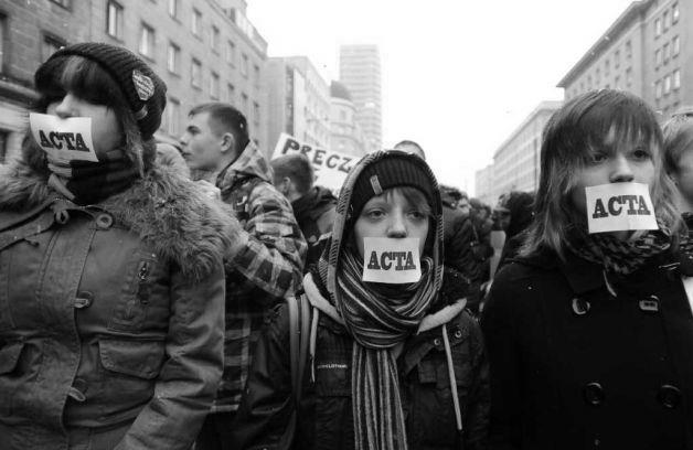 USL e împotriva adoptării secrete a ACTA. În Parlamentul European, românii au votat împărţit