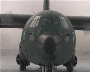 15 tone de alimente de la Cluj, transportate azi cu avionul la sinistraţii din sudul ţării VIDEO