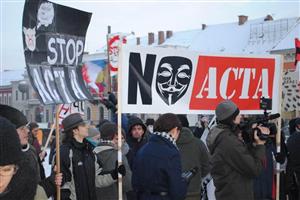 Marius Nicoară organizează o dezbatere publică pe tema ACTA. Clujenii protestează sâmbătă, 18 februarie, în Unirii