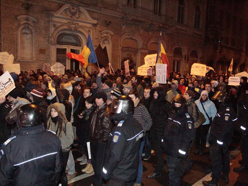 “Muncă patriotică” pentru poliţiştii trimişi la proteste în Piaţa Unirii