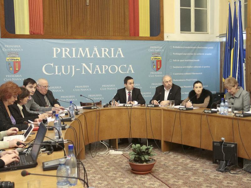 Autobuz special şi carduri de reduceri pentru turişti la Cluj