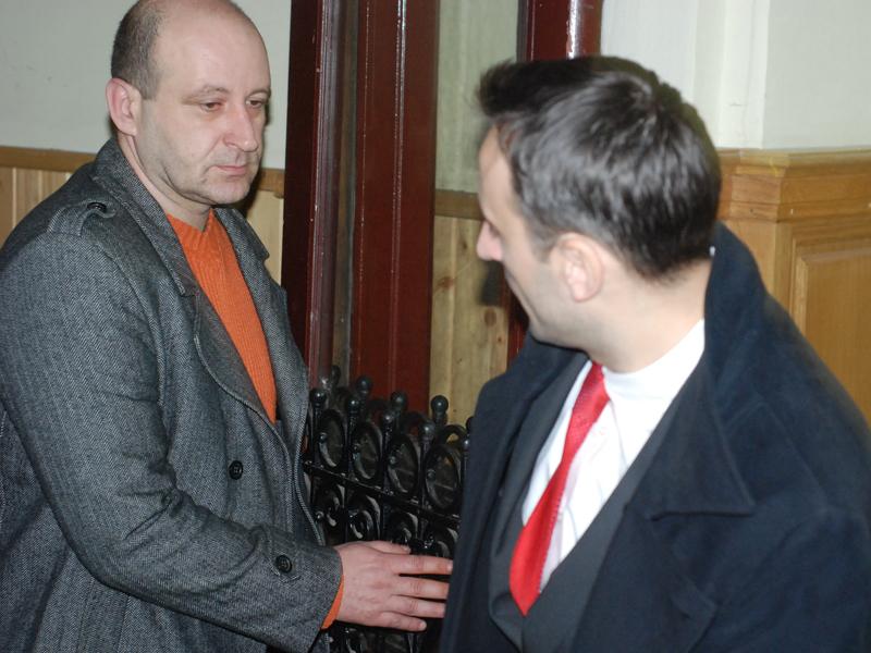 Şeful Vămii s-a dus la Cluj pentru patru “cartoane” şi a fost prins cu 4.000 de euro