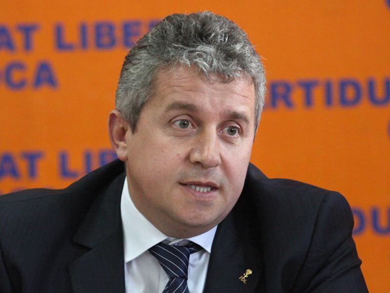 Un deputat clujean îi pârăşte pe parlamentarii-chiulangii: 
