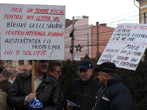 Protestatarii clujeni: “Întrerupeţi cotizaţia către Europa!”