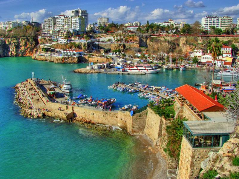 Patronatul din turism a eliminat două agenţii din Cluj