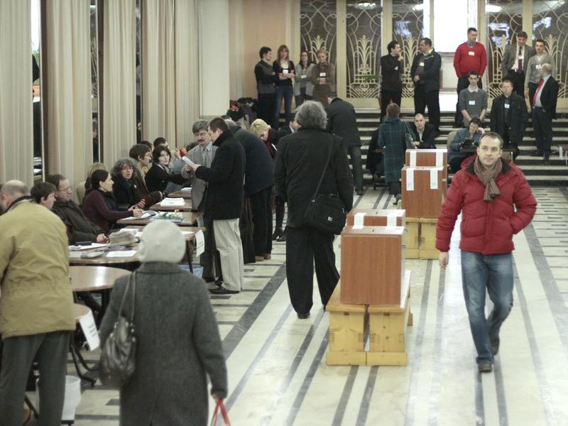 Perdanţii primului tur de scrutin au votat schimbarea