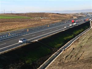 Fabricile şi depozitele se aşază lângă drumuri