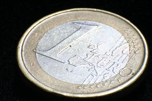 Leul, în cădere liberă. Nou maxim istoric: 4,3794 lei/euro VIDEO
